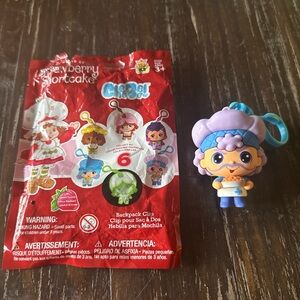 Strawberry Shortcake The Peculiar Purple Pieman PVC Bag Clip Chee Bee Blind Bag
